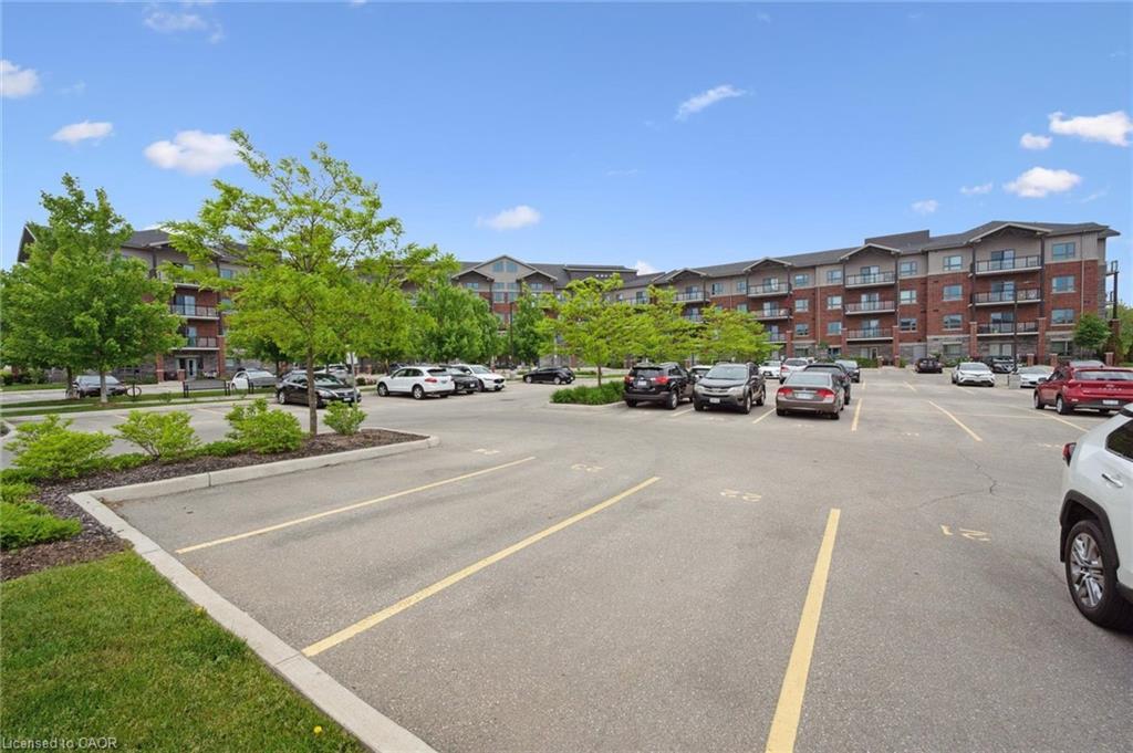 35 Kingsbury Square, Guelph, ON - Outdoor