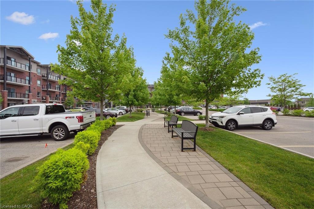 35 Kingsbury Square, Guelph, ON - Outdoor