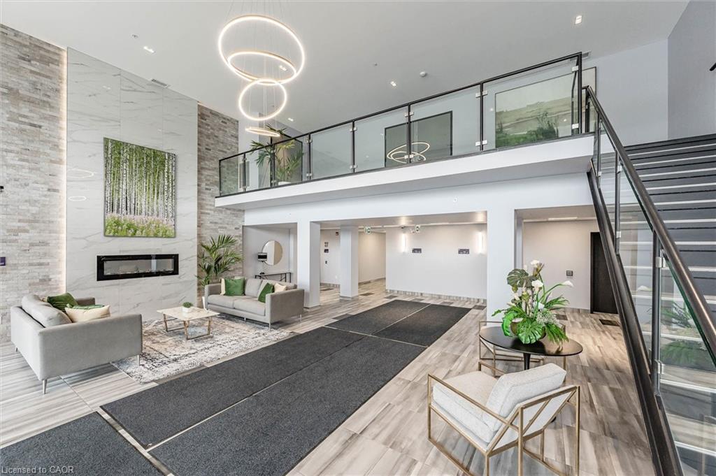 35 Kingsbury Square, Guelph, ON - Indoor Photo Showing Other Room