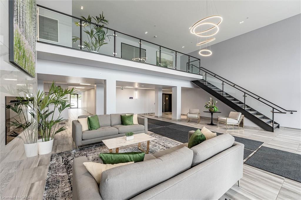 35 Kingsbury Square, Guelph, ON - Indoor