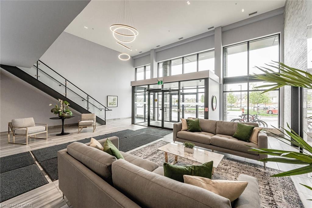 35 Kingsbury Square, Guelph, ON - Indoor Photo Showing Living Room