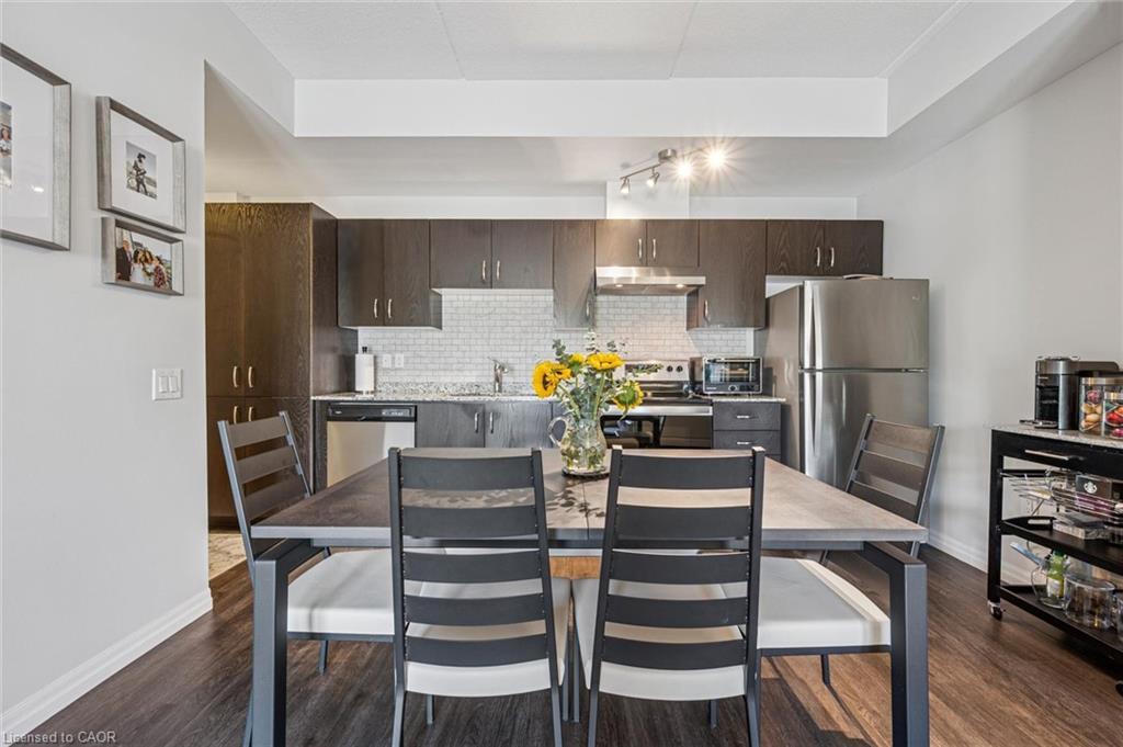 35 Kingsbury Square, Guelph, ON - Indoor