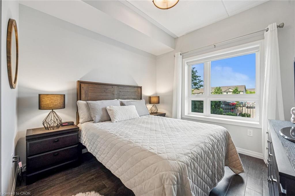 35 Kingsbury Square, Guelph, ON - Indoor Photo Showing Bedroom