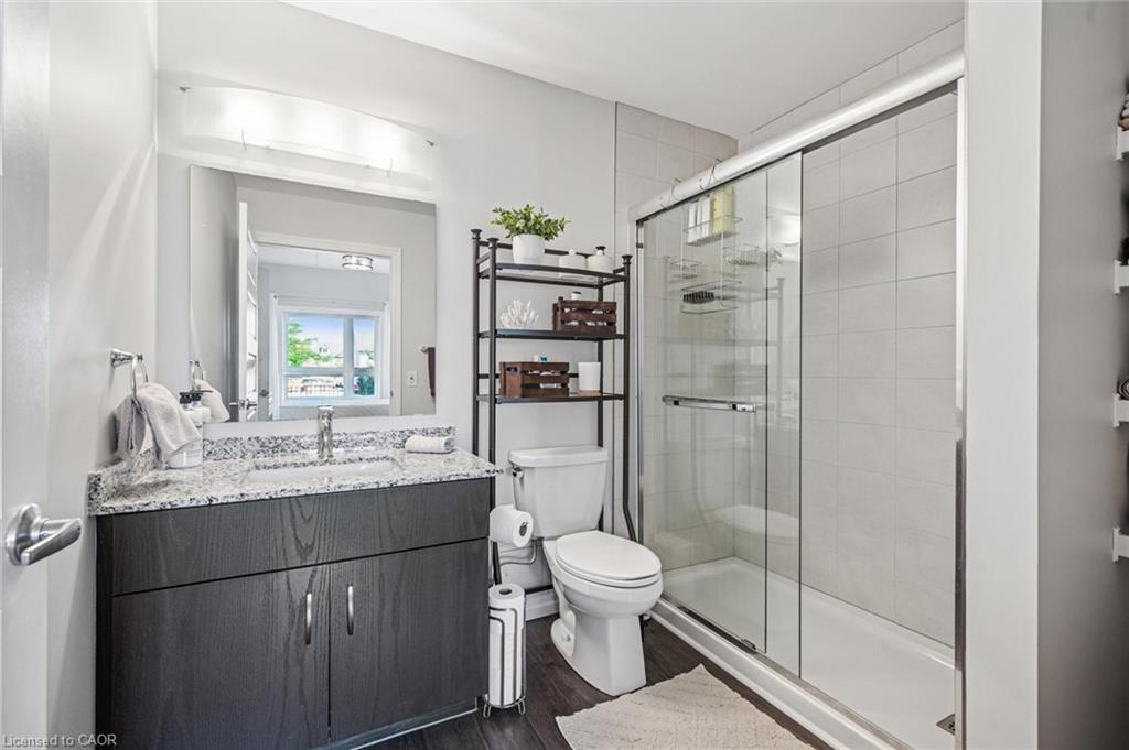 35 Kingsbury Square, Guelph, ON - Indoor Photo Showing Bathroom