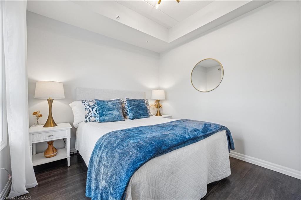 35 Kingsbury Square, Guelph, ON - Indoor Photo Showing Bedroom