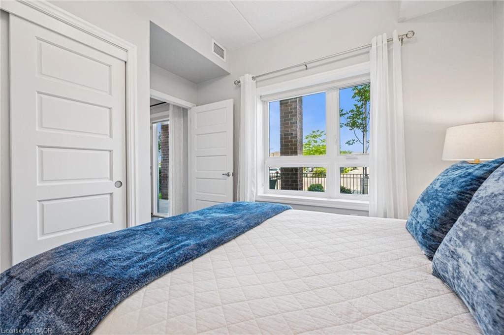 35 Kingsbury Square, Guelph, ON - Indoor Photo Showing Bedroom