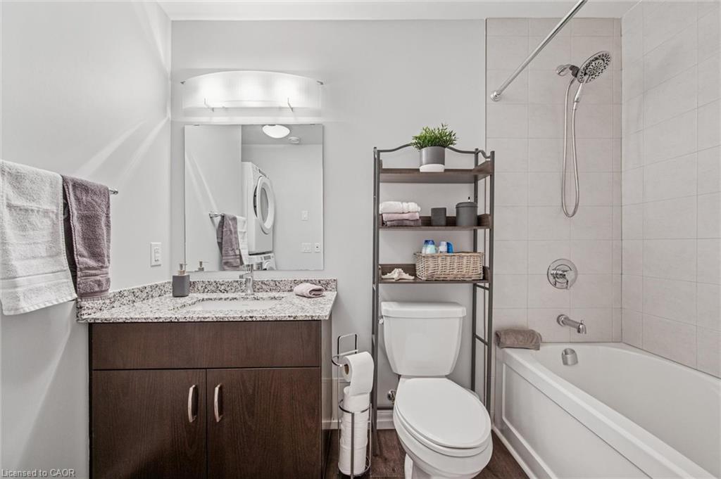 35 Kingsbury Square, Guelph, ON - Indoor Photo Showing Bathroom
