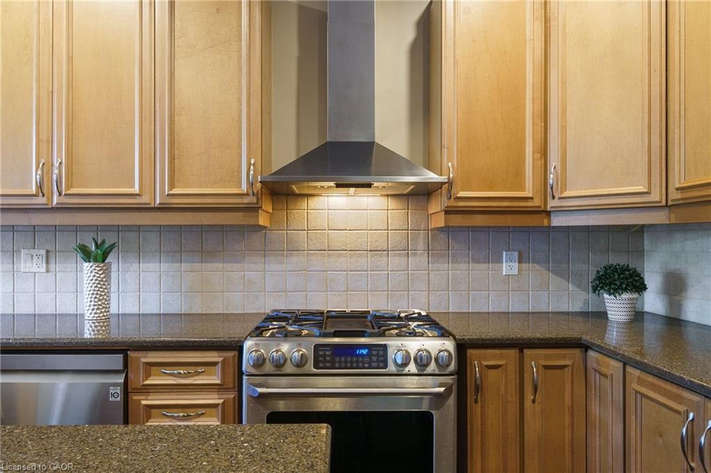 317 Great Lakes Boulevard, Oakville, ON - Indoor Photo Showing Kitchen