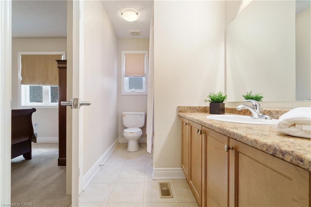 317 Great Lakes Boulevard, Oakville, ON - Indoor Photo Showing Bathroom