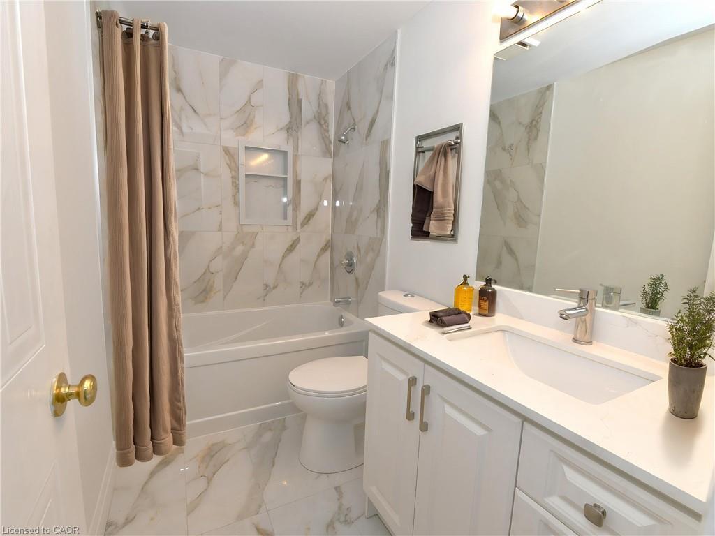 111-1247 Huron Street, London, ON - Indoor Photo Showing Bathroom