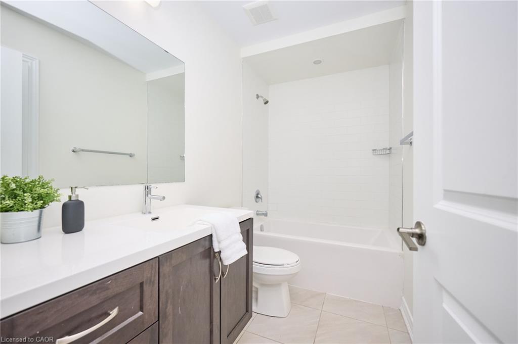 54-288 Glover Road, Stoney Creek, ON - Indoor Photo Showing Bathroom