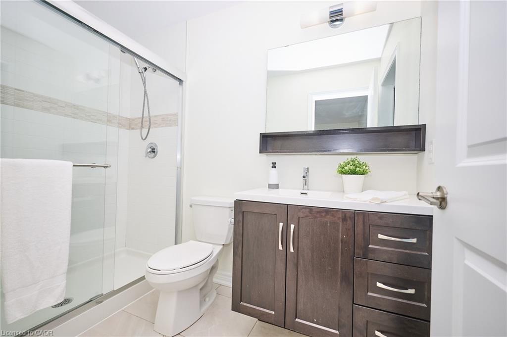 54-288 Glover Road, Stoney Creek, ON - Indoor Photo Showing Bathroom