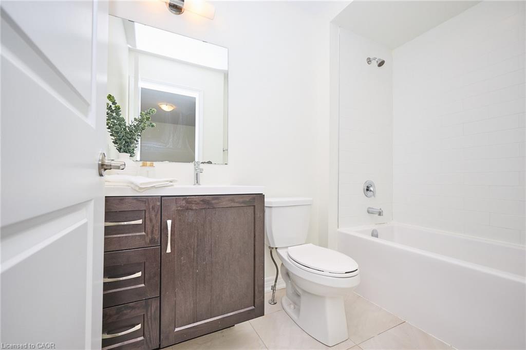 54-288 Glover Road, Stoney Creek, ON - Indoor Photo Showing Bathroom