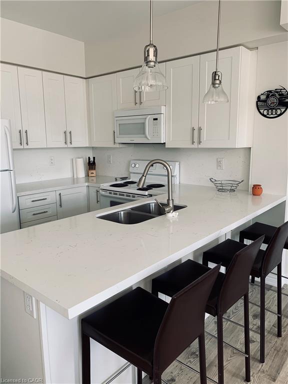 306-2326 Taunton Road, Oakville, ON - Indoor Photo Showing Kitchen With Double Sink With Upgraded Kitchen