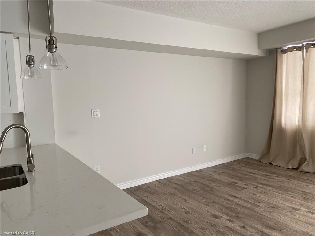 306-2326 Taunton Road, Oakville, ON - Indoor