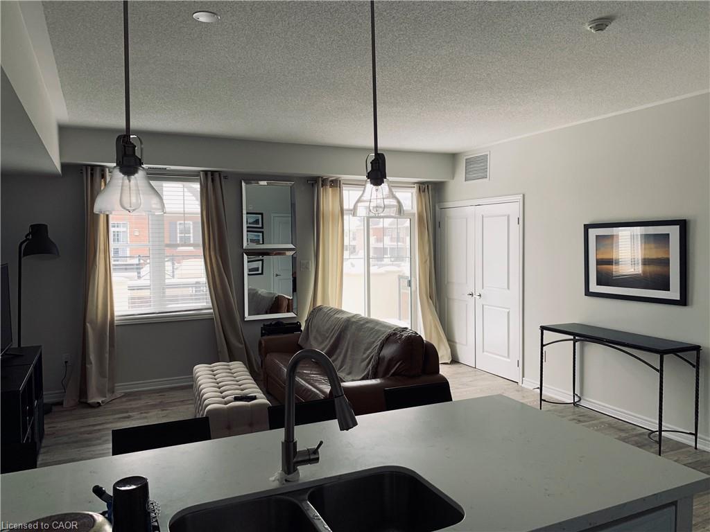 306-2326 Taunton Road, Oakville, ON - Indoor