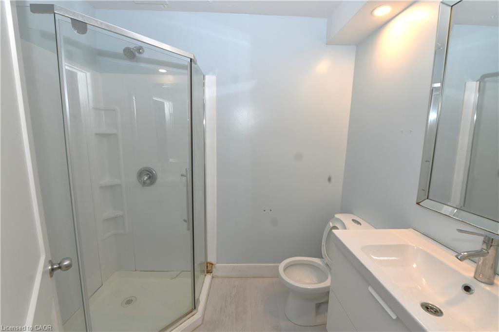 10 Meda Street, St. Thomas, ON - Indoor Photo Showing Bathroom
