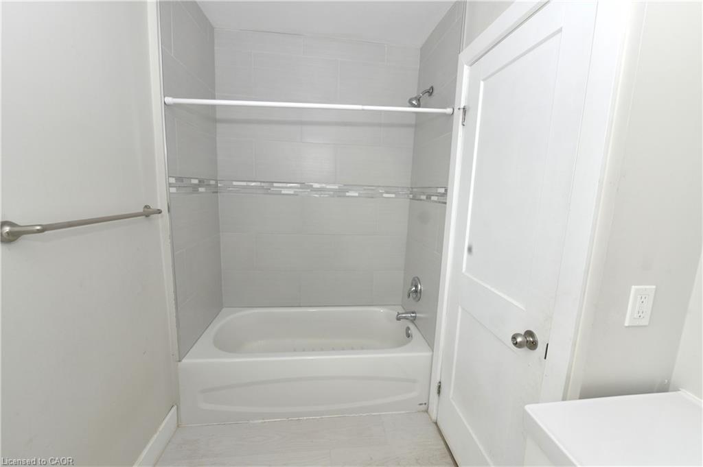 10 Meda Street, St. Thomas, ON - Indoor Photo Showing Bathroom