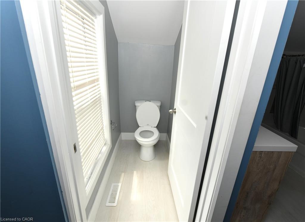 10 Meda Street, St. Thomas, ON - Indoor Photo Showing Bathroom