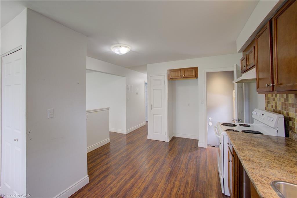 46 Elmwood Avenue, Cambridge, ON - Indoor Photo Showing Kitchen