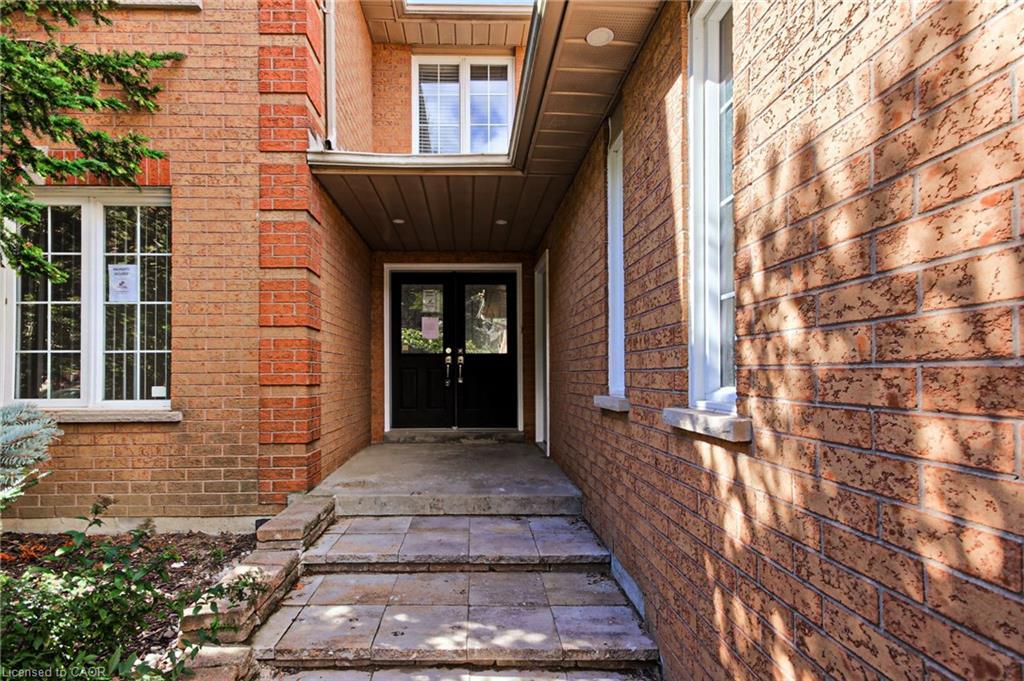 175 Rhodes Circle, Newmarket, ON - Outdoor With Exterior