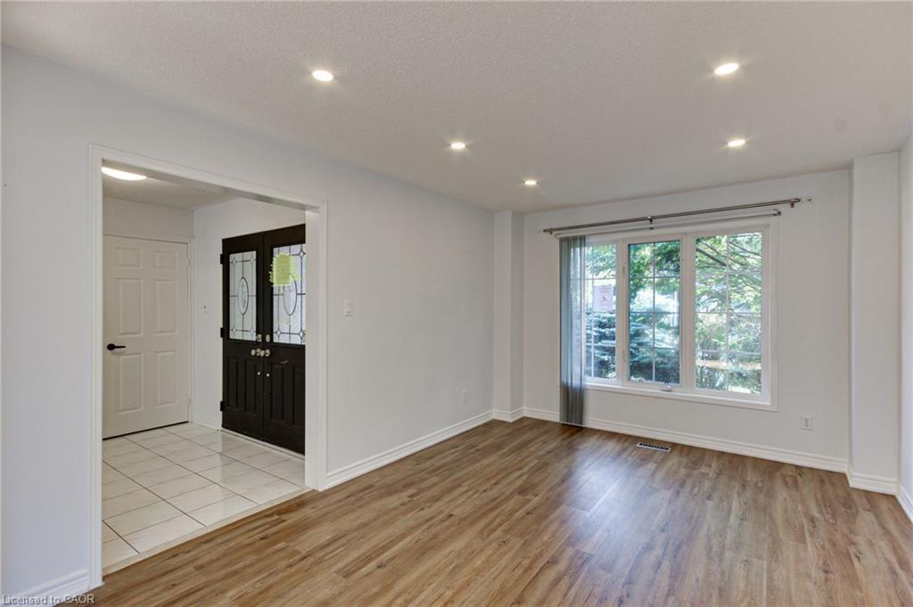 175 Rhodes Circle, Newmarket, ON - Indoor Photo Showing Other Room