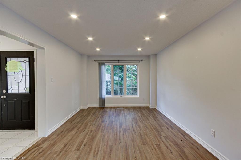 175 Rhodes Circle, Newmarket, ON - Indoor Photo Showing Other Room