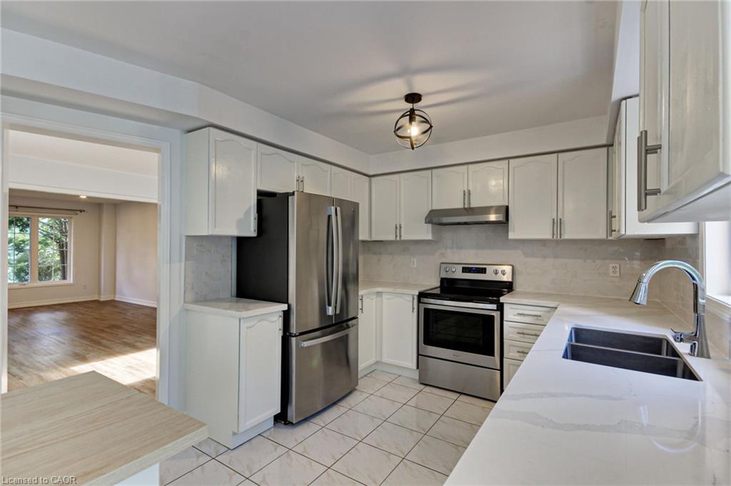 175 Rhodes Circle, Newmarket, ON - Indoor Photo Showing Kitchen With Double Sink