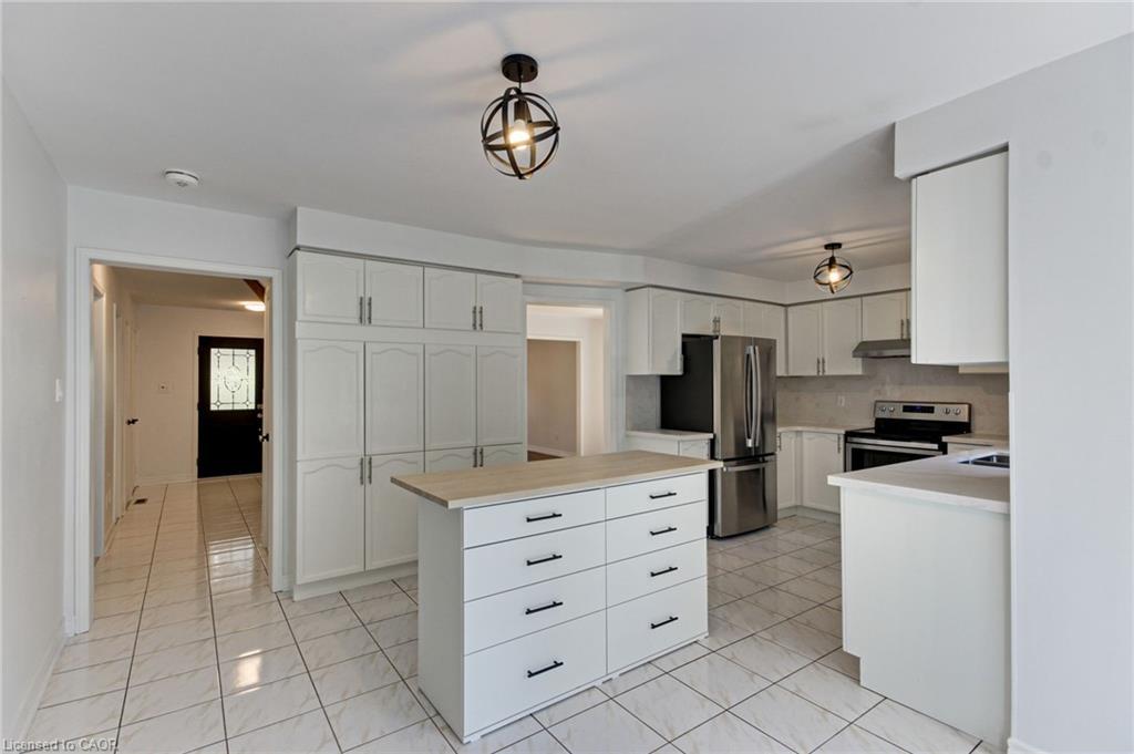 175 Rhodes Circle, Newmarket, ON - Indoor Photo Showing Kitchen