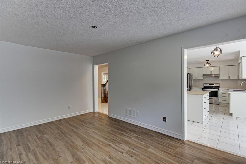 175 Rhodes Circle, Newmarket, ON - Indoor Photo Showing Other Room