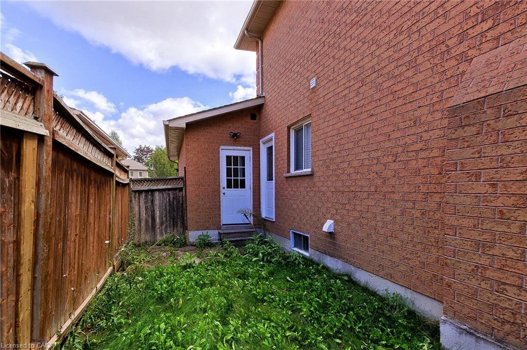 175 Rhodes Circle, Newmarket, ON - Outdoor With Exterior