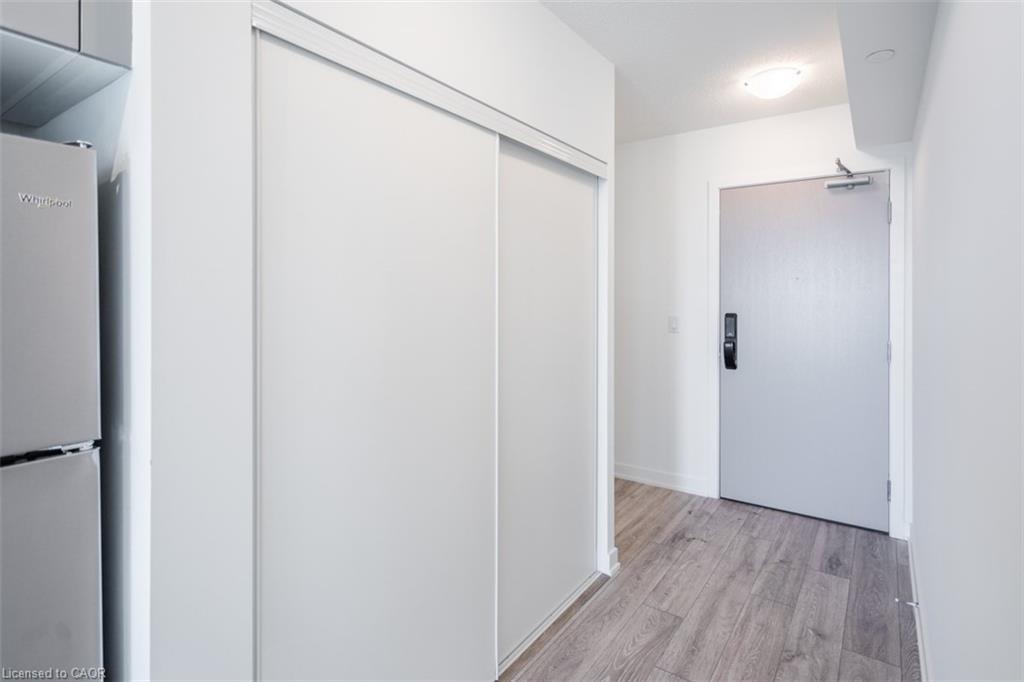 A401-3210 Dakota Common, Burlington, ON - Indoor Photo Showing Other Room