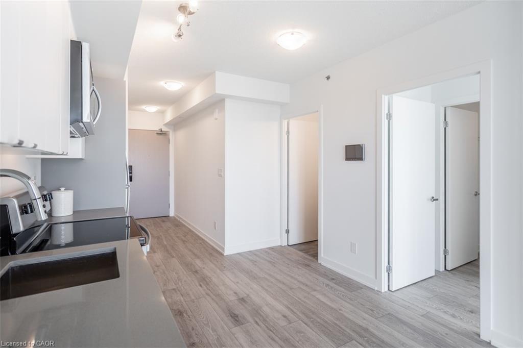 A401-3210 Dakota Common, Burlington, ON - Indoor Photo Showing Other Room