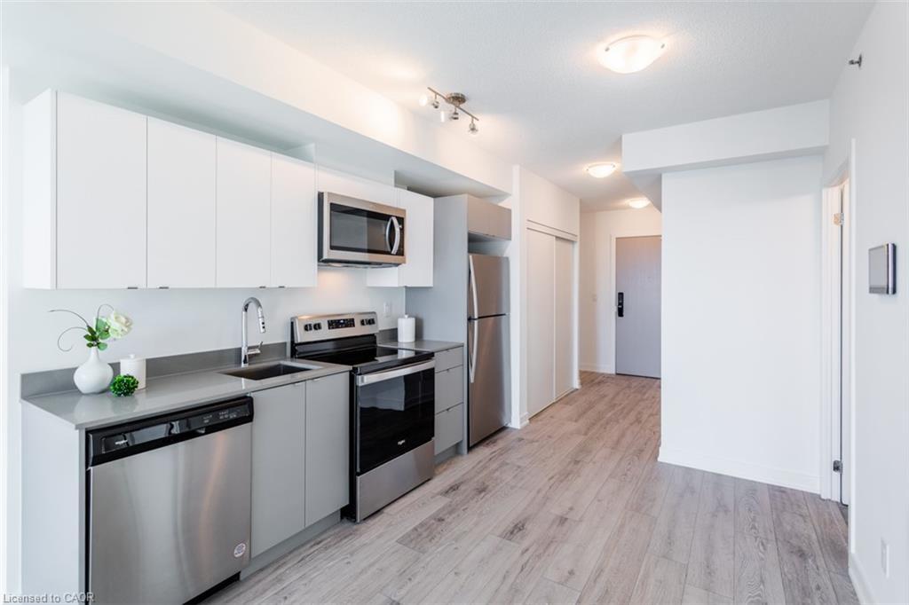 A401-3210 Dakota Common, Burlington, ON - Indoor Photo Showing Kitchen With Stainless Steel Kitchen