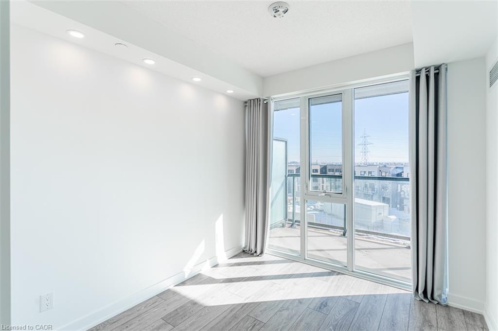 A401-3210 Dakota Common, Burlington, ON - Indoor Photo Showing Other Room