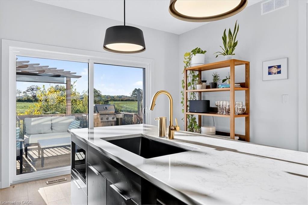 9-744 Nelson Street W, Port Dover, ON - Indoor Photo Showing Kitchen