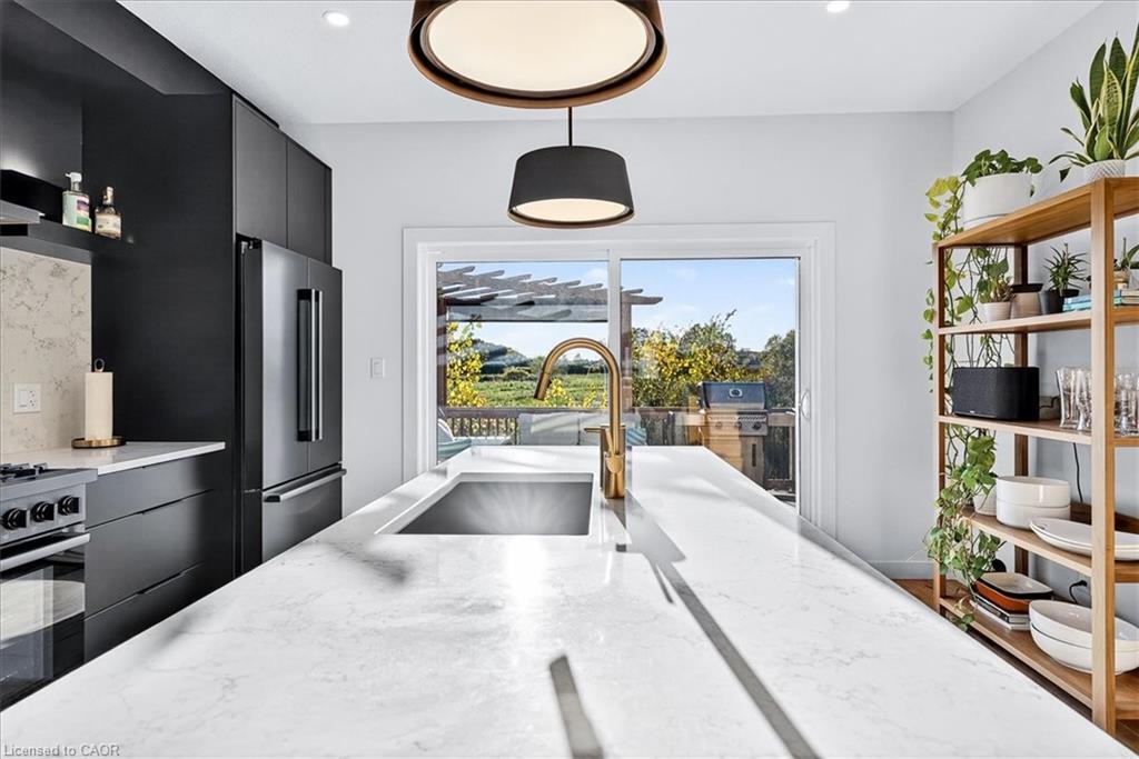 9-744 Nelson Street W, Port Dover, ON - Indoor Photo Showing Kitchen