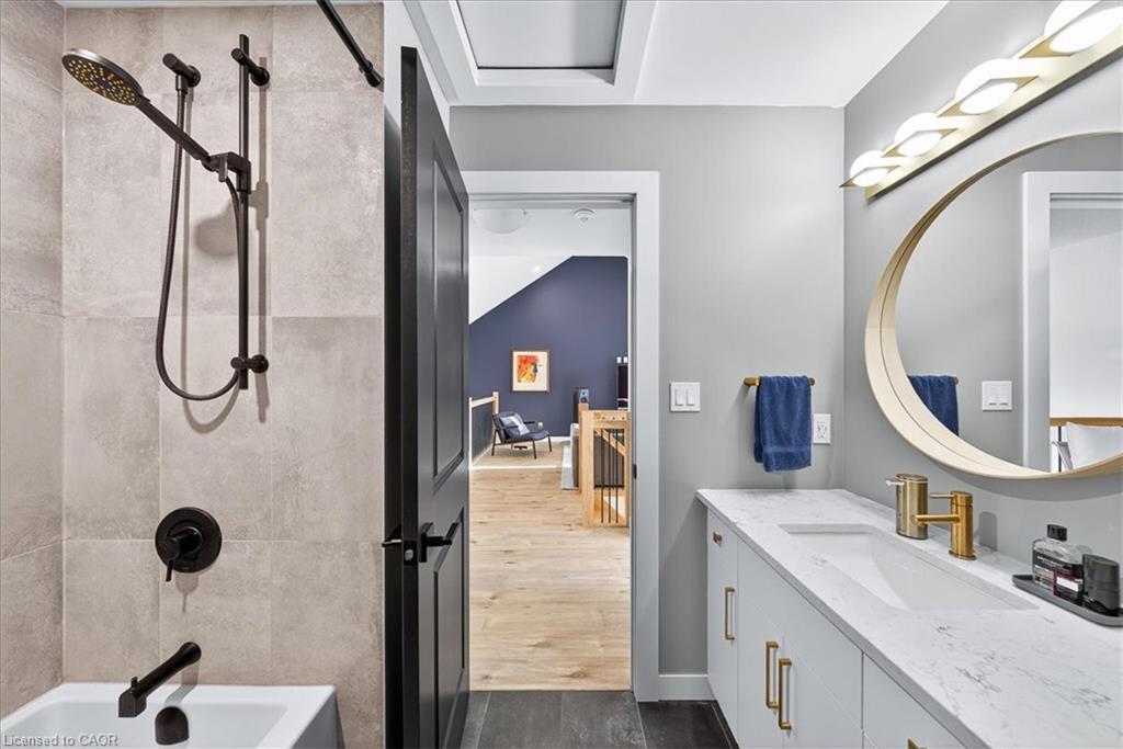 9-744 Nelson Street W, Port Dover, ON - Indoor Photo Showing Bathroom