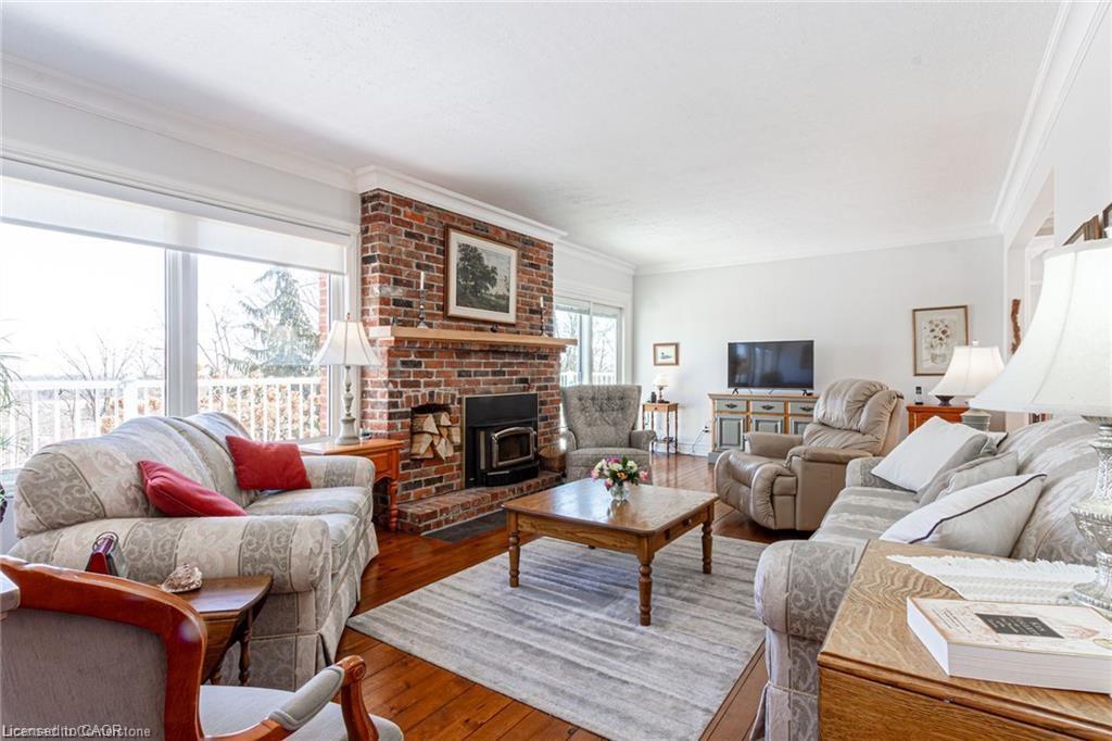 5086 Walkers Line, Burlington, ON - Indoor Photo Showing Living Room With Fireplace