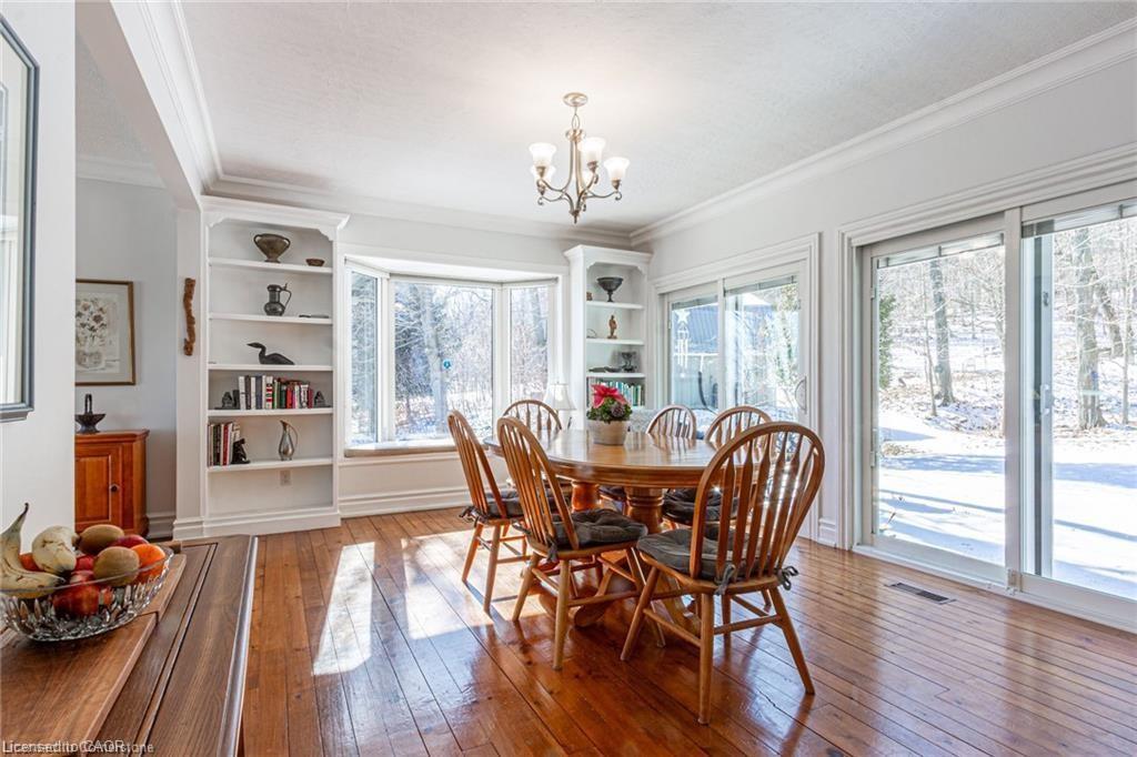5086 Walkers Line, Burlington, ON - Indoor Photo Showing Dining Room