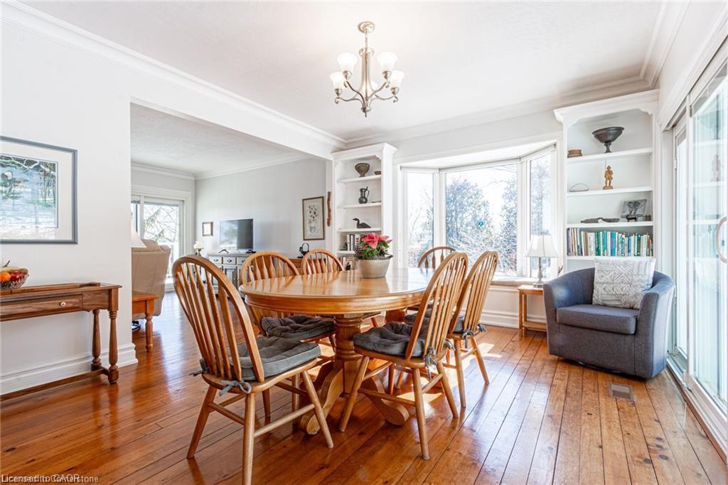 5086 Walkers Line, Burlington, ON - Indoor Photo Showing Dining Room