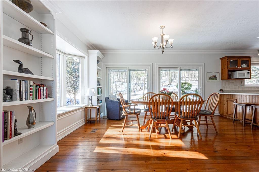 5086 Walkers Line, Burlington, ON - Indoor Photo Showing Dining Room