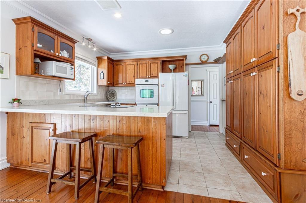 5086 Walkers Line, Burlington, ON - Indoor Photo Showing Kitchen