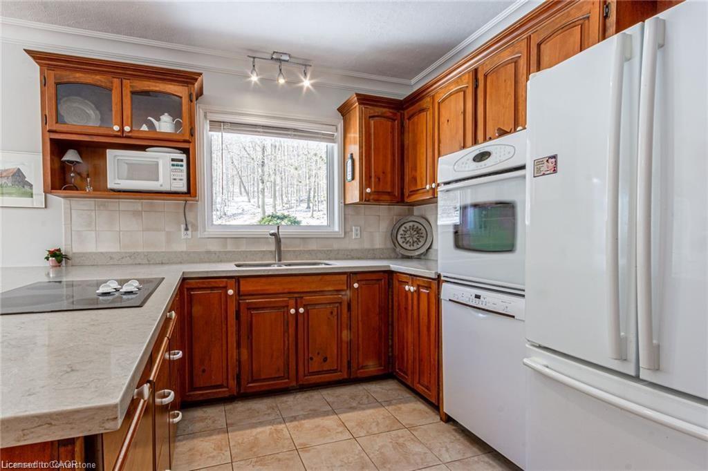 5086 Walkers Line, Burlington, ON - Indoor Photo Showing Kitchen