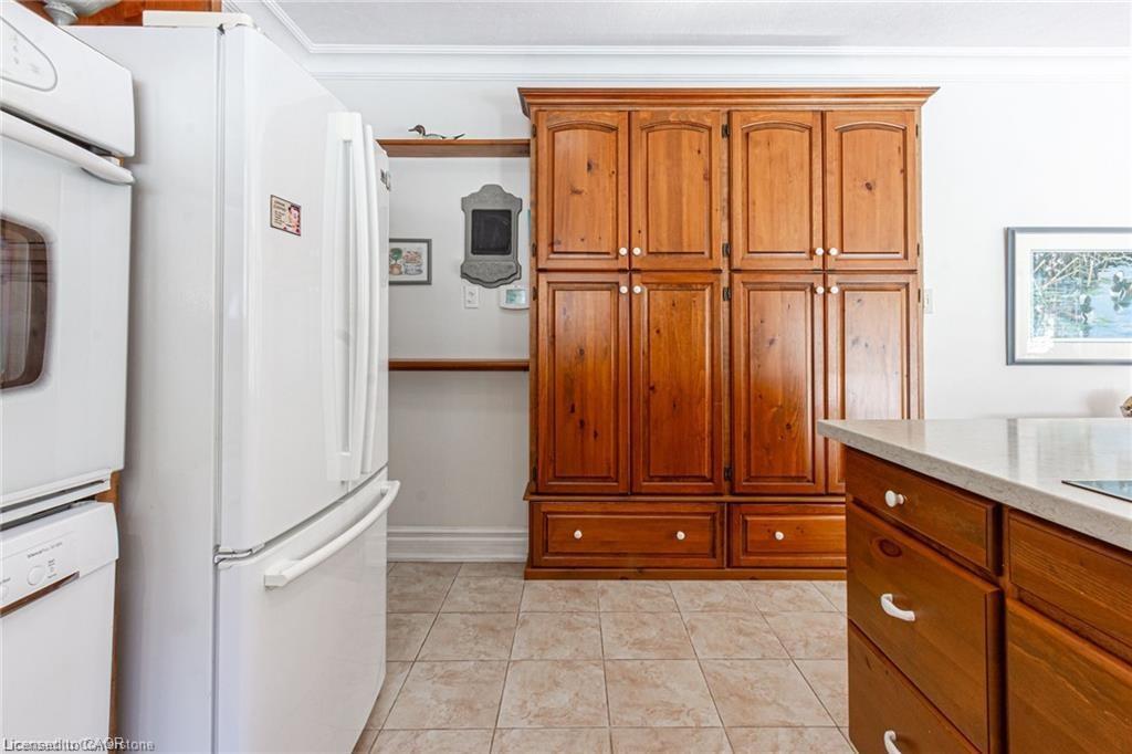 5086 Walkers Line, Burlington, ON - Indoor Photo Showing Kitchen