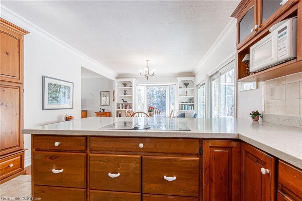 5086 Walkers Line, Burlington, ON - Indoor Photo Showing Kitchen