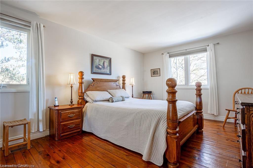 5086 Walkers Line, Burlington, ON - Indoor Photo Showing Bedroom