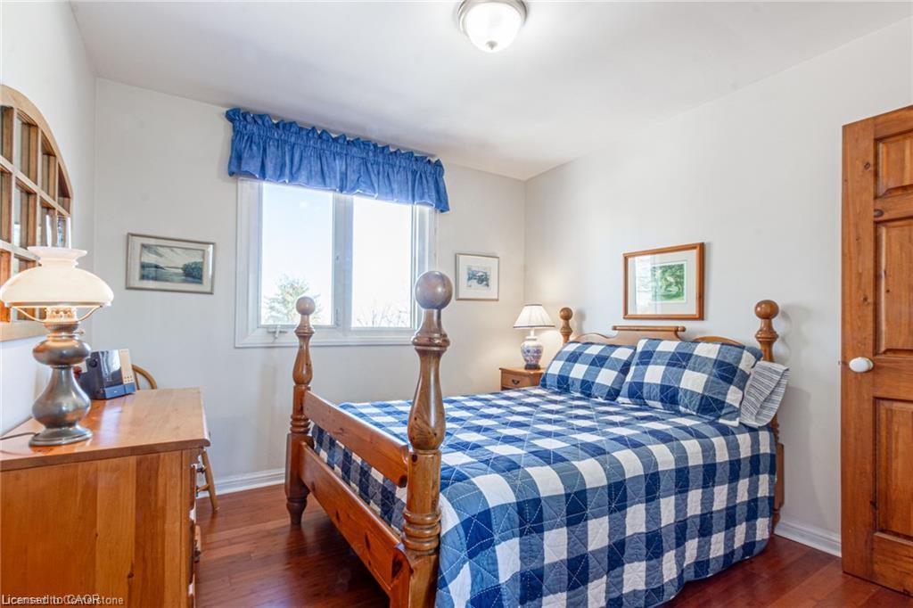 5086 Walkers Line, Burlington, ON - Indoor Photo Showing Bedroom