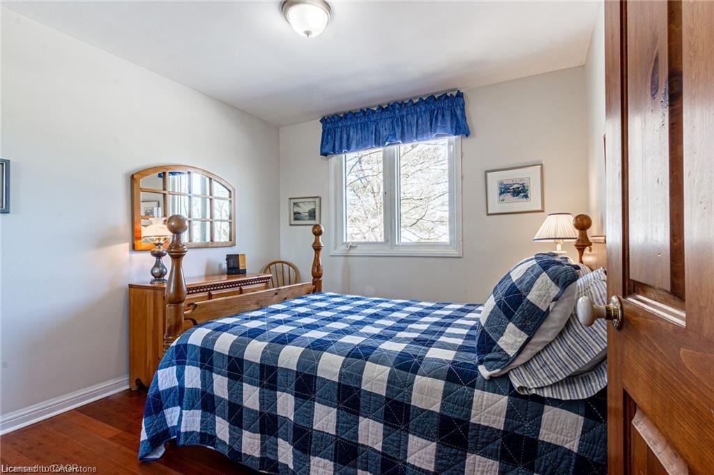 5086 Walkers Line, Burlington, ON - Indoor Photo Showing Bedroom