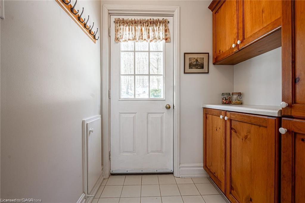 5086 Walkers Line, Burlington, ON - Indoor Photo Showing Other Room